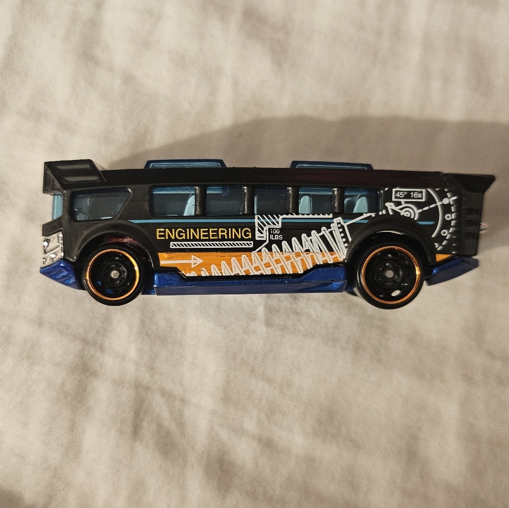 2013 Hot Wheels High School‎ Engineering Bus HW Design Lab 1:64 Diecast Toy Car